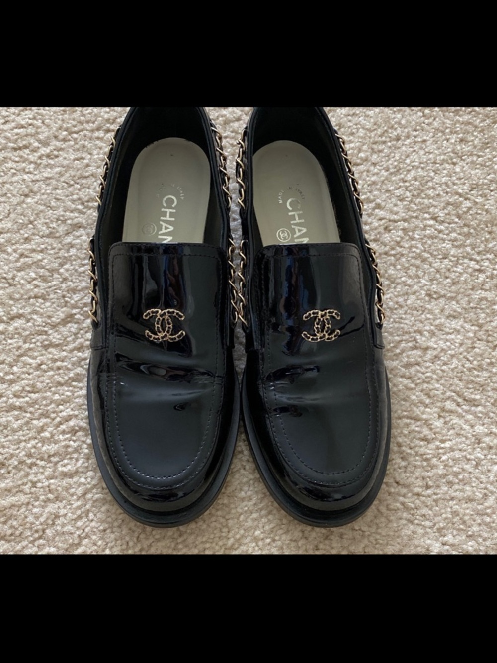 CHANEL Black Patent Leather Chain Trim Loafers - Picture 4 of 6